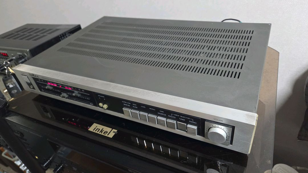 인켈 슬림형 앰프 AD2210 모델입니다 이미지