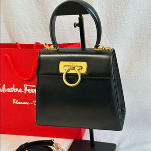 페라가모 켈리백 간치니 토트백 탑핸들 크로스백 차정원백 이미지