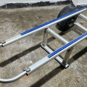 제트스키 이동용 알루미늄 캐리어. 비치 캐리어 이미지