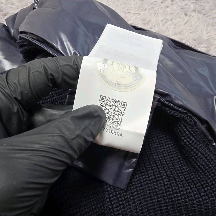 [클로젯][S][실측M]몽클레어 마글리오네 유광 삼선 니트패딩 이미지