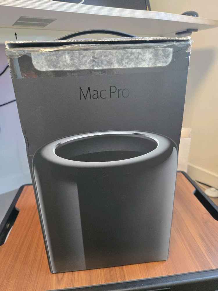 맥프로 연탄맥 Late 2013 3.7Ghz 쿼드코어, 16gb, 250gb 이미지