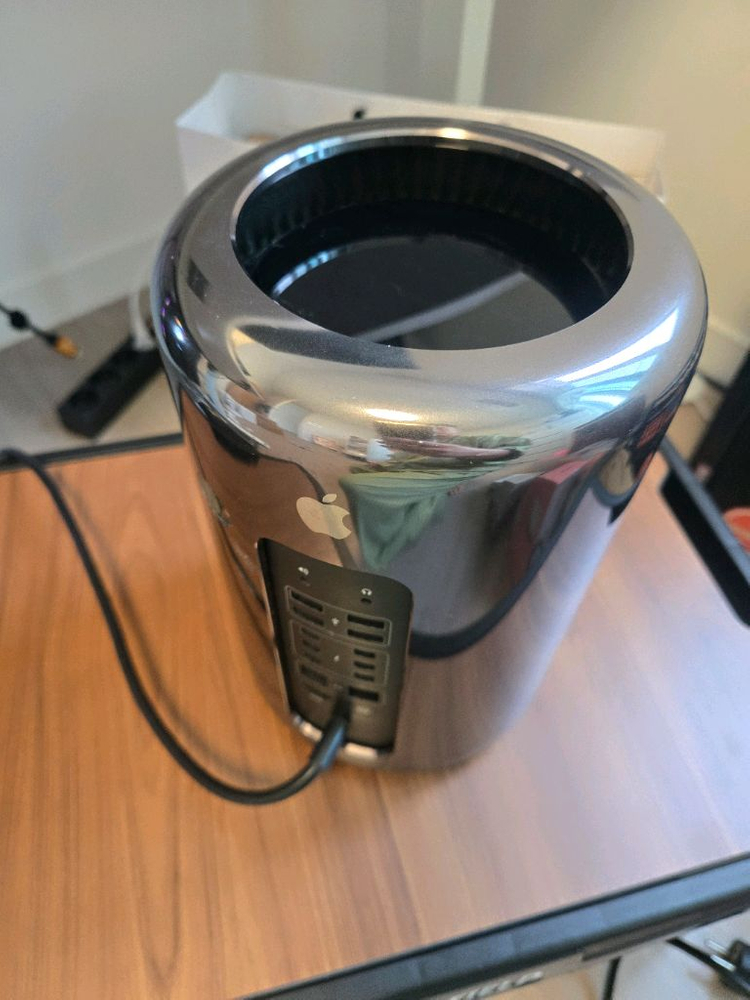 맥프로 연탄맥 Late 2013 3.7Ghz 쿼드코어, 16gb, 250gb 이미지