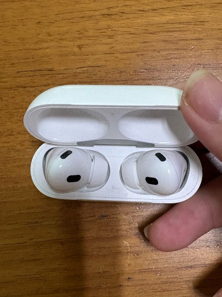 에어팟 프로 라이트닝 8핀 이미지