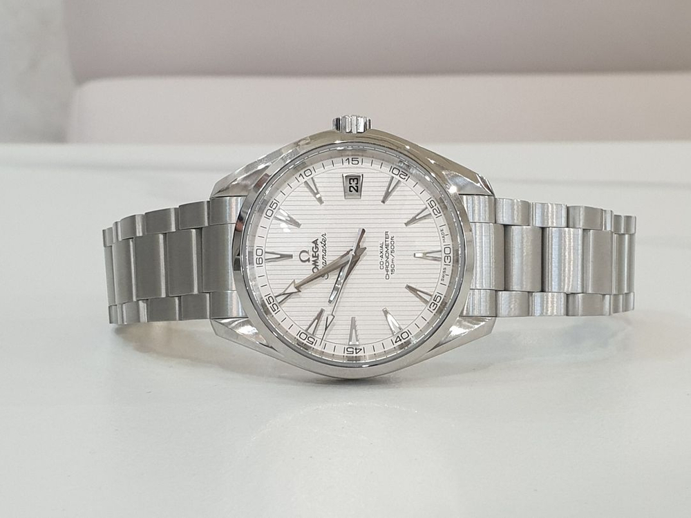 오메가 씨마스터 아쿠아테라 흰판 오토 231.10.42.21.02.001 이미지
