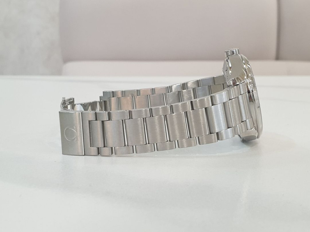 오메가 씨마스터 아쿠아테라 흰판 오토 231.10.42.21.02.001 이미지