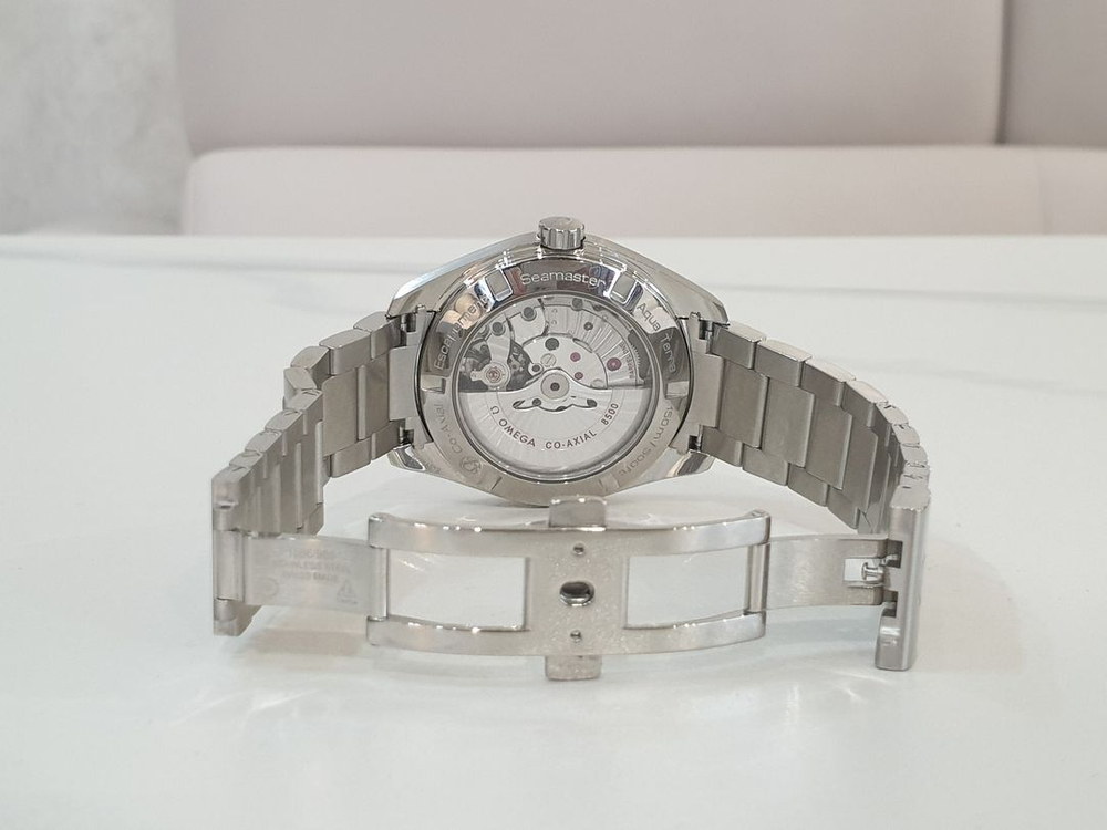 오메가 씨마스터 아쿠아테라 흰판 오토 231.10.42.21.02.001 이미지