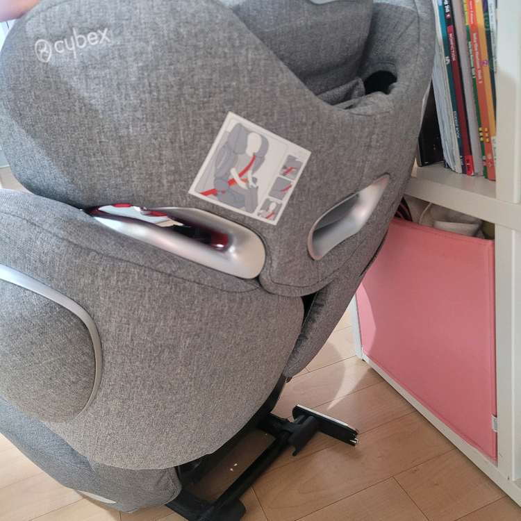 싸이벡스q2픽스플러스 카시트 이미지