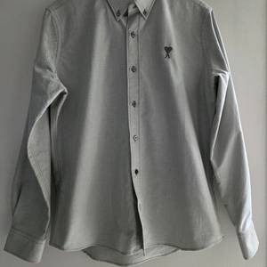 아미 ami 남여공용 셔츠 xs 오버핏 새상품 (국내95~100정도) 아미 쇼핑백 포함 이미지