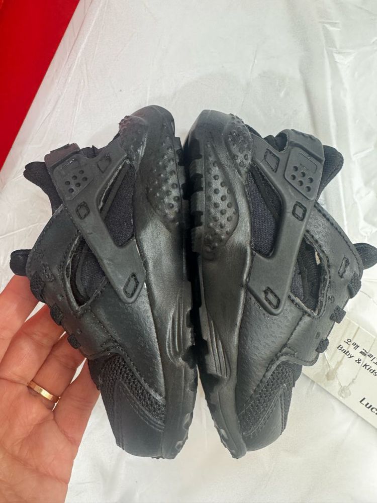 나이키 키즈 허라취 올블랙 유아 운동화 120 사이즈 새상품 이미지