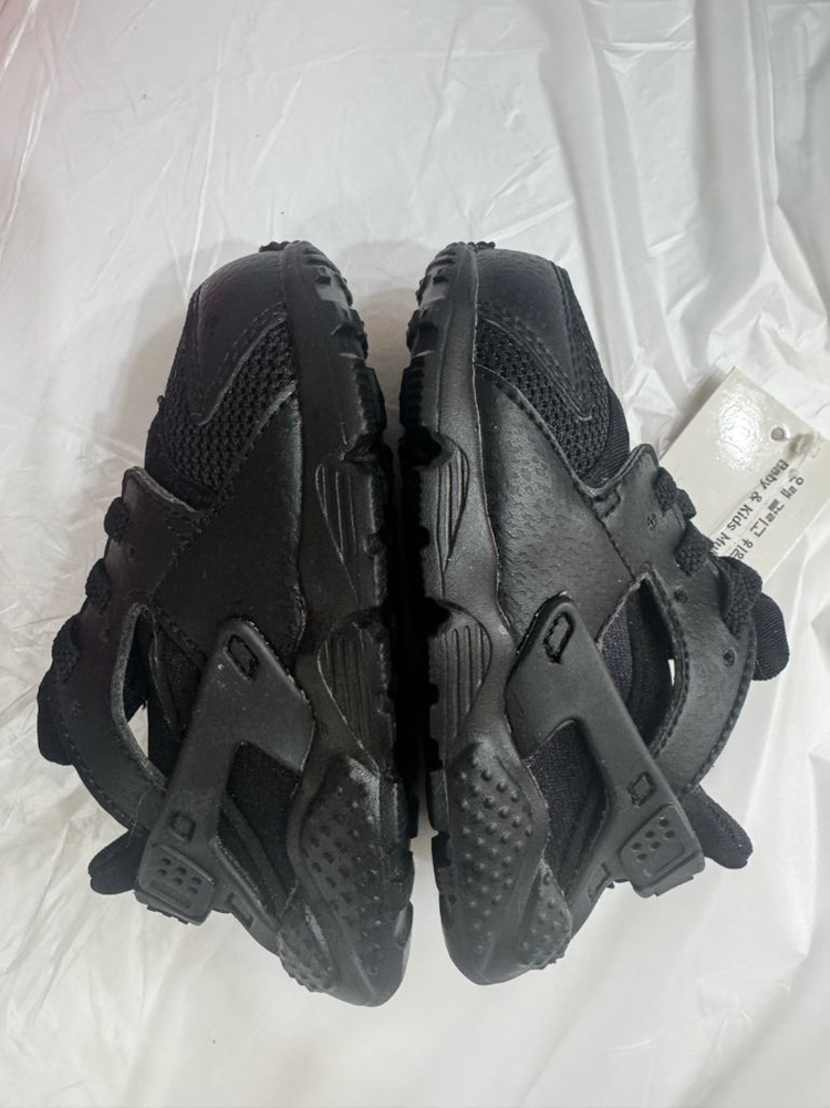 나이키 키즈 허라취 올블랙 유아 운동화 120 사이즈 새상품 이미지