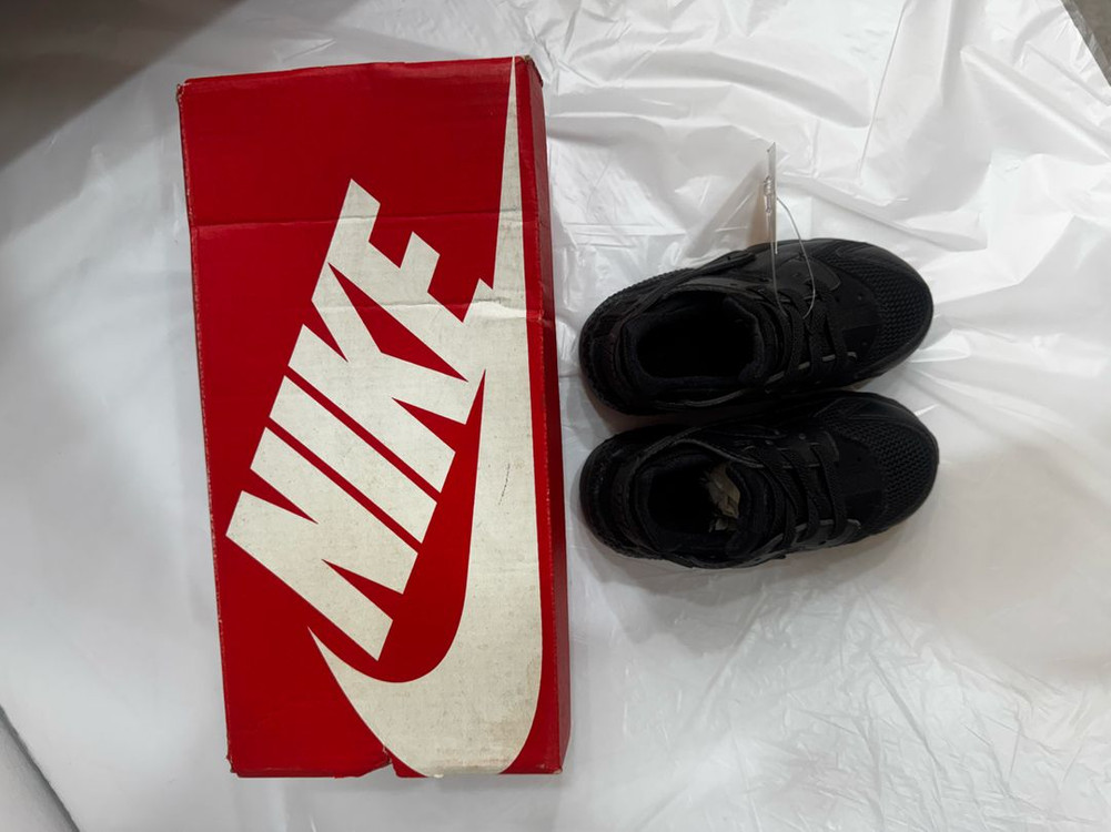 나이키 키즈 허라취 올블랙 유아 운동화 120 사이즈 새상품 이미지