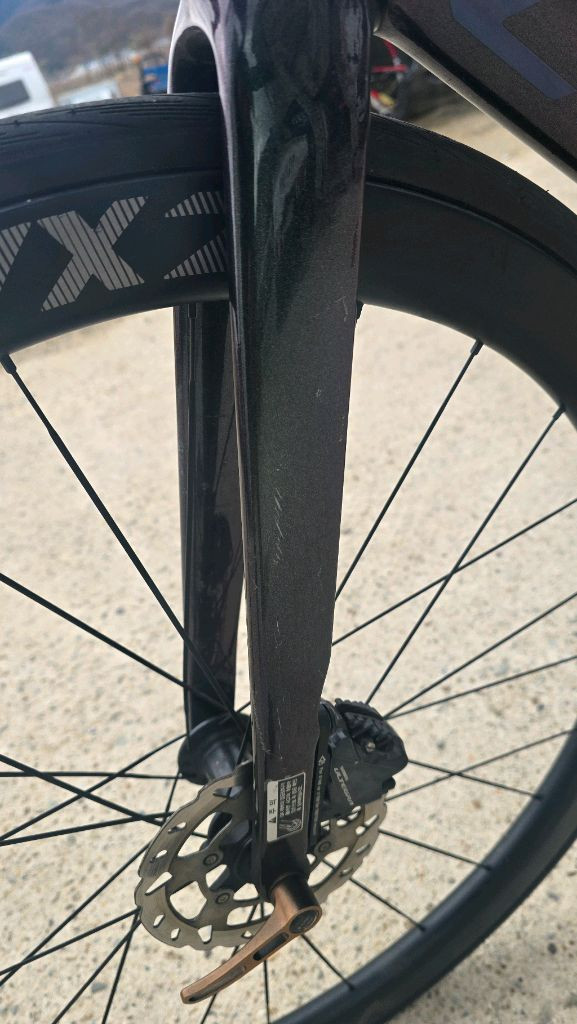 첼로 엘리엇 D8 풀카본로드 자전거 이미지