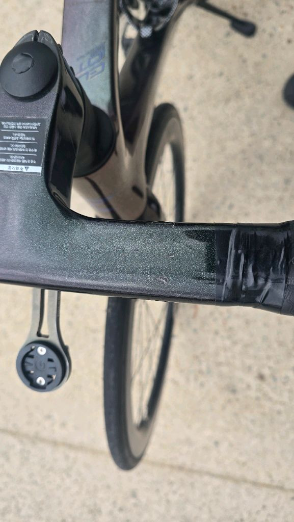 첼로 엘리엇 D8 풀카본로드 자전거 이미지