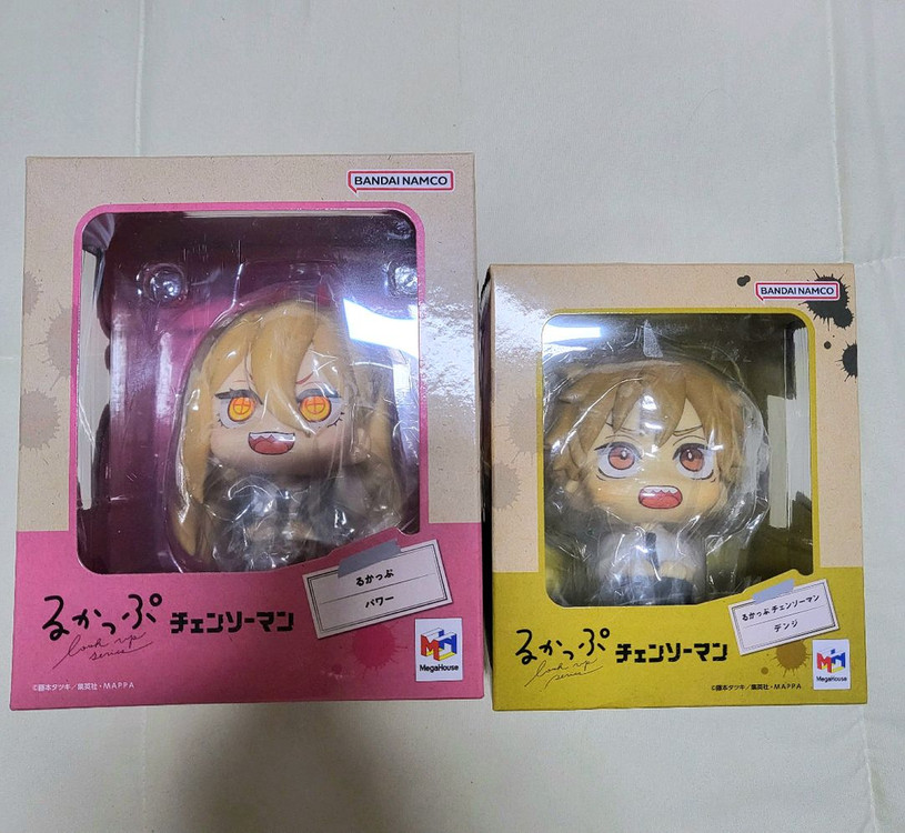 상점 내 체인소맨 굿즈 일괄 이미지