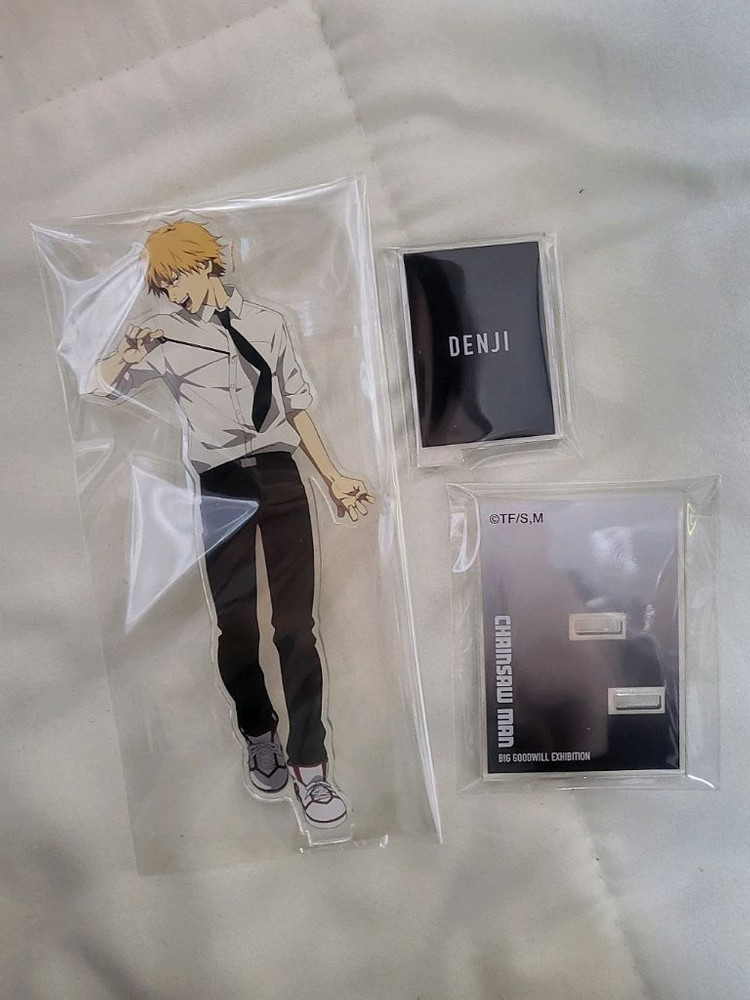 상점 내 체인소맨 굿즈 일괄 이미지