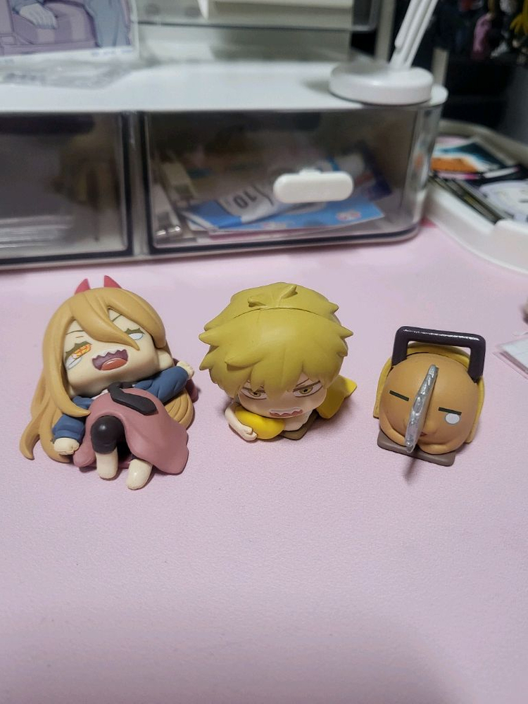 상점 내 체인소맨 굿즈 일괄 이미지