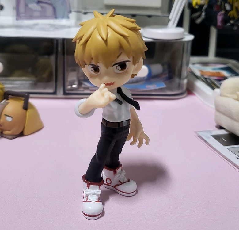 상점 내 체인소맨 굿즈 일괄 이미지