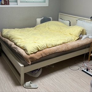 침대 프레임 매트리스 세트 이미지