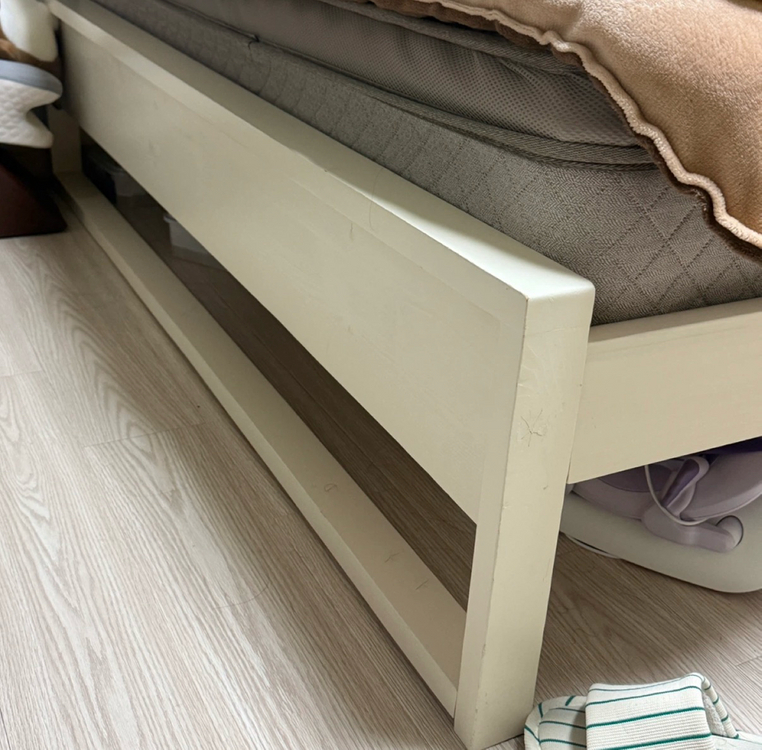 침대 프레임 매트리스 세트 이미지