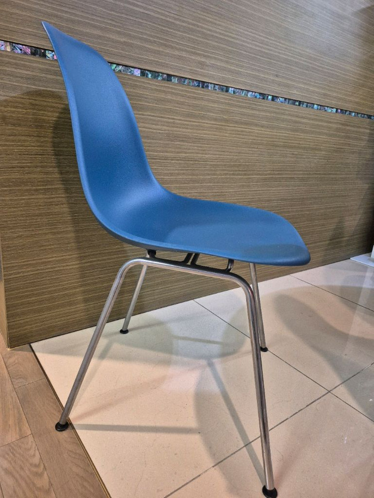 임스 체어 블루 정품 이미지