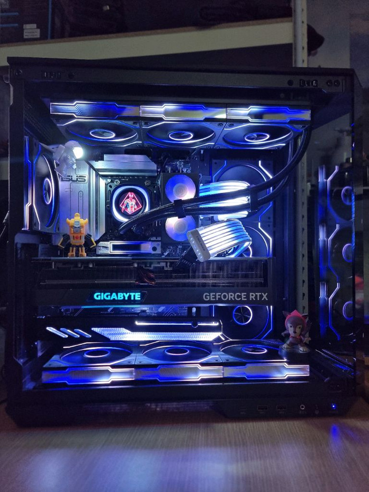 초고사양 게이밍 컴퓨터 라이젠 9800X3D RTX 4080 팝니다. 이미지