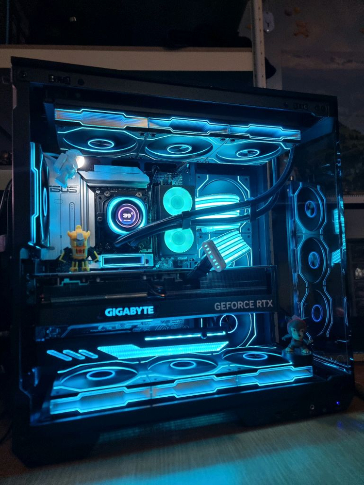 초고사양 게이밍 컴퓨터 라이젠 9800X3D RTX 4080 팝니다. 이미지