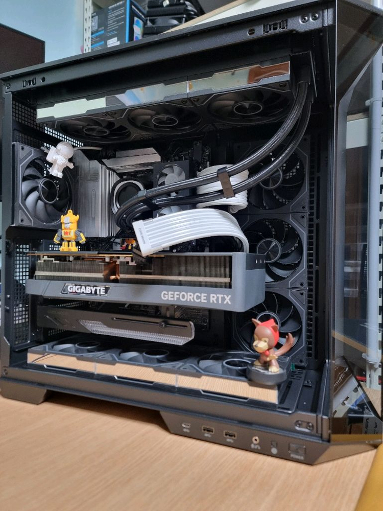 초고사양 게이밍 컴퓨터 라이젠 9800X3D RTX 4080 팝니다. 이미지