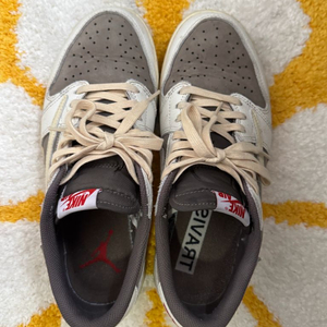 나이키 에어조던1 로우 OG 트래비스 스캇 리버스 모카 이미지