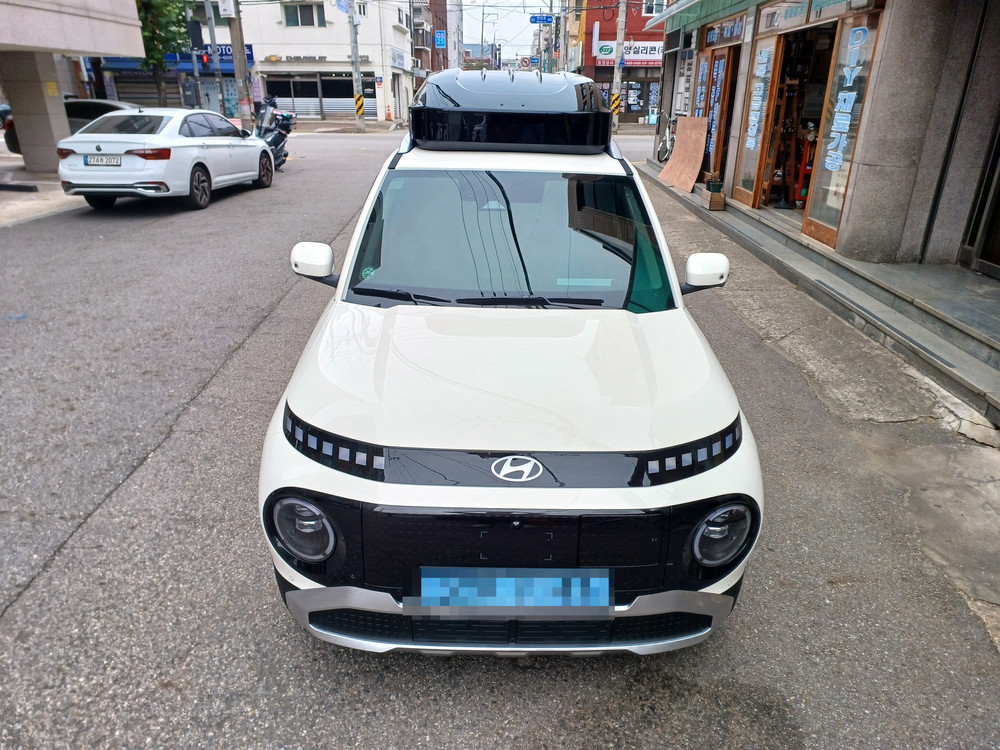 새제품 카니발KA4 화이트,투싼nx4 블랙,캐스퍼EV 블랙,구형 팰리세이드LX2 루프박스 블랙유광 생산과정중 생긴 이미지