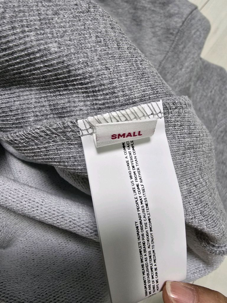 999휴머니티 후드티 1사이즈 95정도 됩니다 운포 이미지