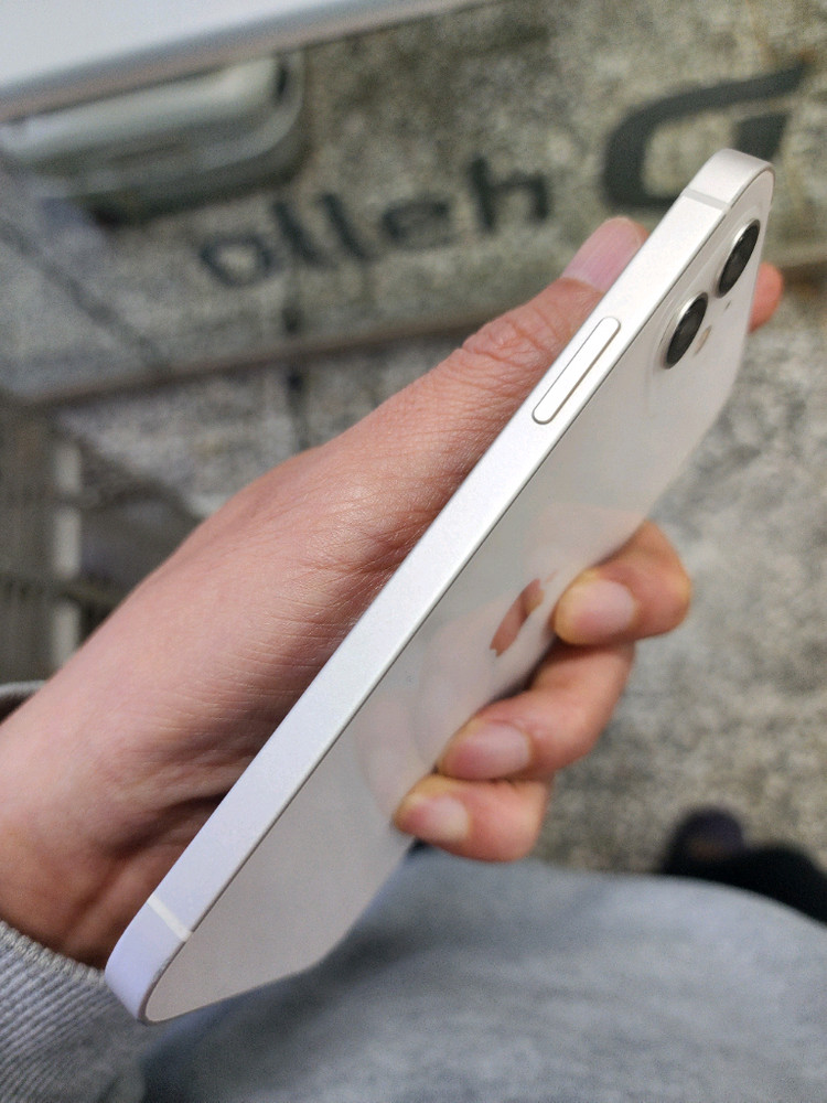 아이폰12 128기가 화이트 깨끗한A급(수리이력없이 깔끔)배터리85프로^ 이미지