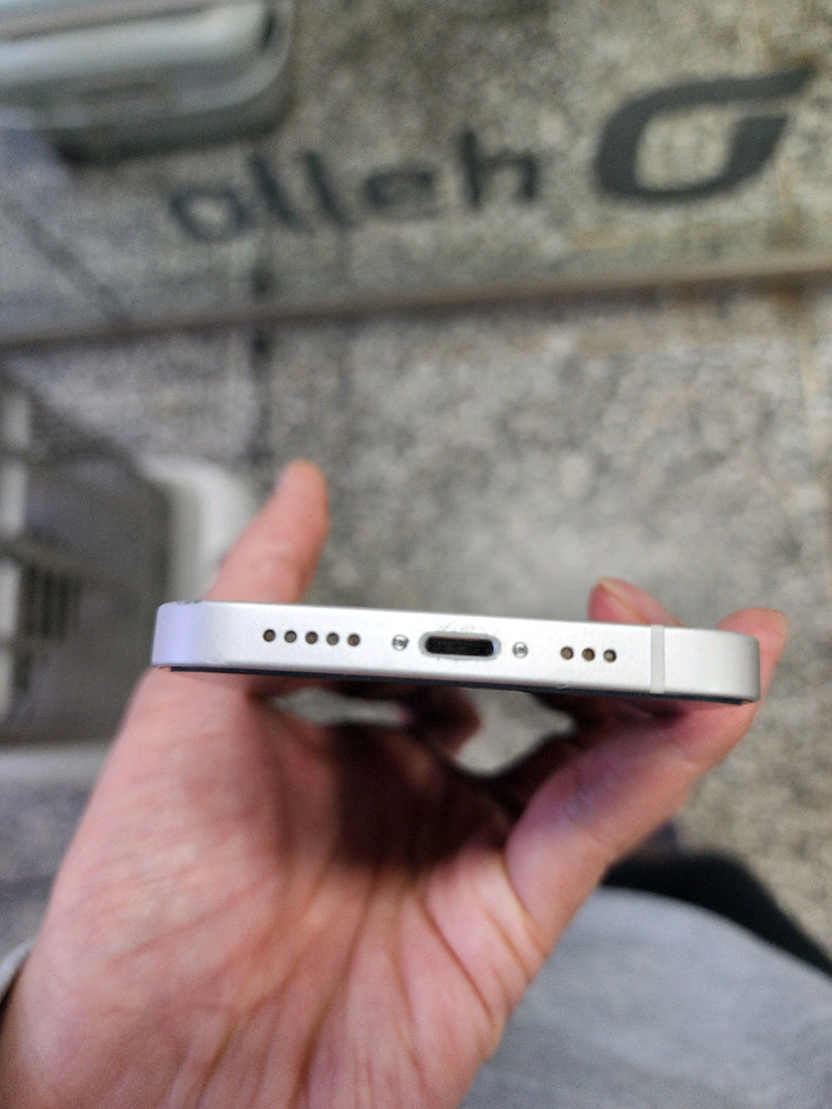 아이폰12 128기가 화이트 깨끗한A급(수리이력없이 깔끔)배터리85프로^ 이미지