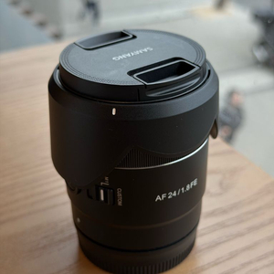 삼양 24mm f1.8 풀박스 이미지