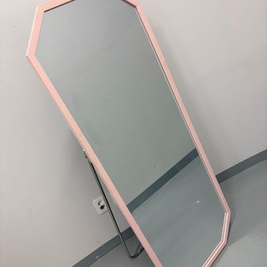 팔각 전신거울 밀키핑크컬러 1700 스탠드형 상태 굳 이미지