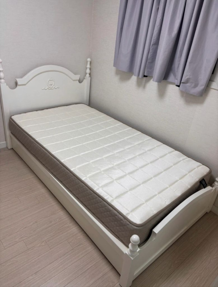 화이트 공주 원목침대프레임+휴도매트리스 슈퍼싱글 이미지