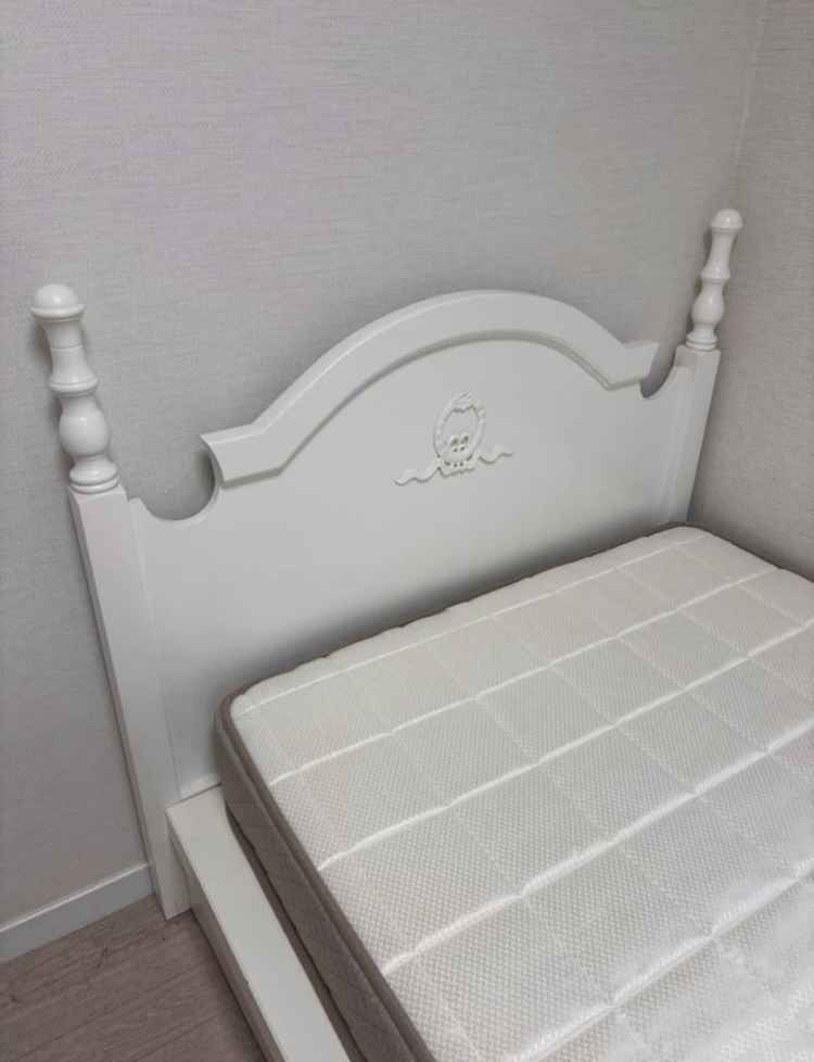 화이트 공주 원목침대프레임+휴도매트리스 슈퍼싱글 이미지