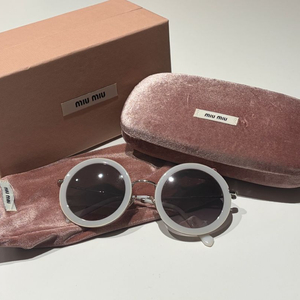 미우미우 화이트 라운드 선글라스 이미지