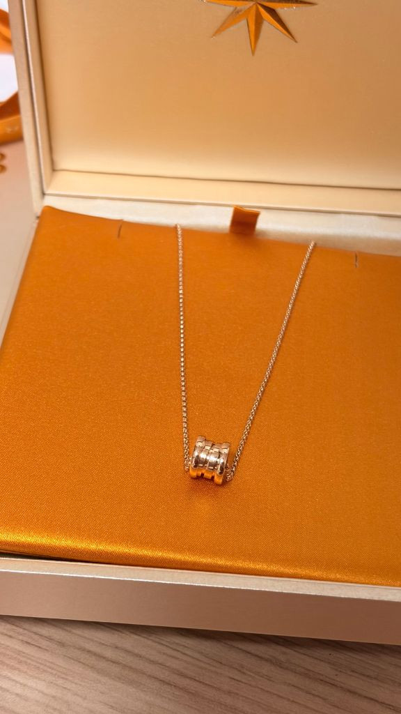 불가리 비제로원 미니 로즈골드 목걸이 이미지