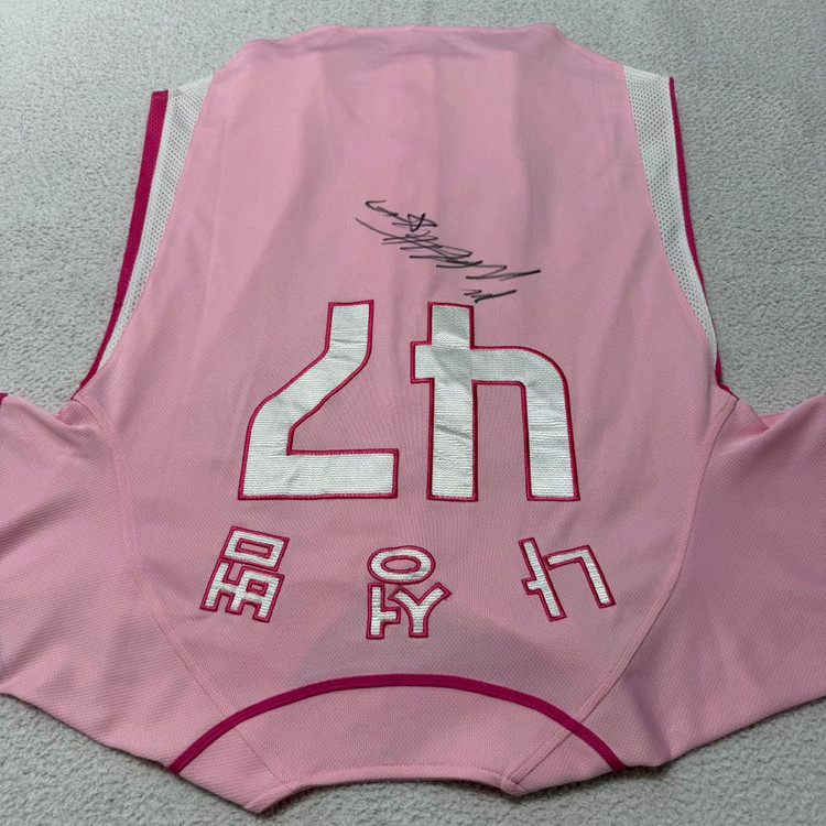 nc다이노스 야구 유니폼 나성범 핑크 이미지