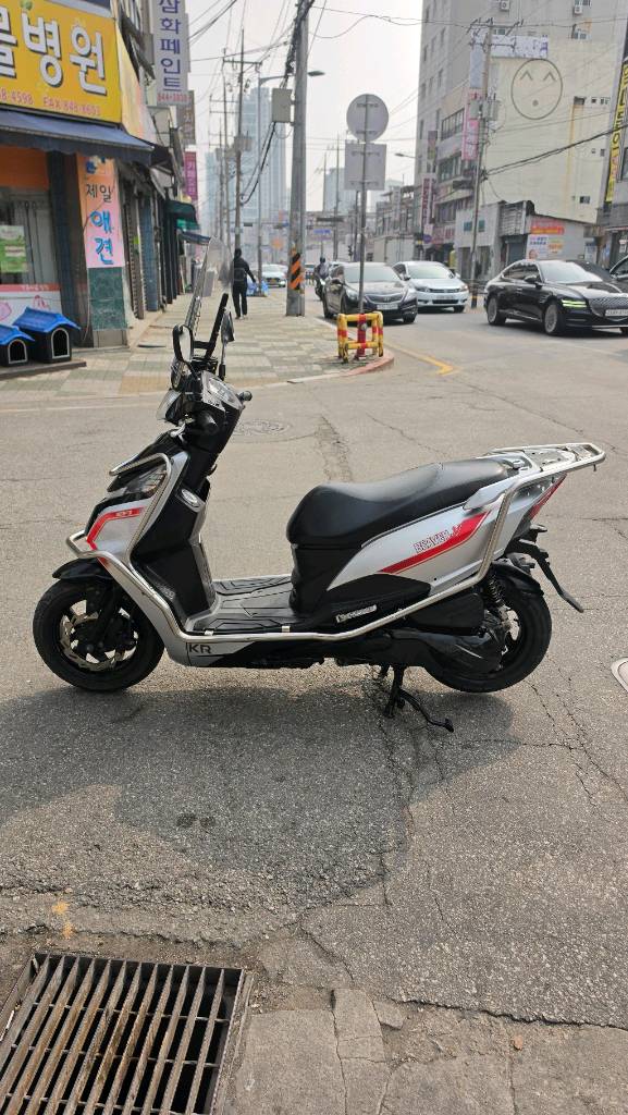 KR모터스 비버125V 스쿠터 이미지