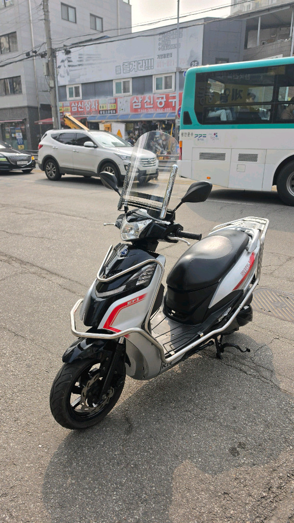 KR모터스 비버125V 스쿠터 이미지