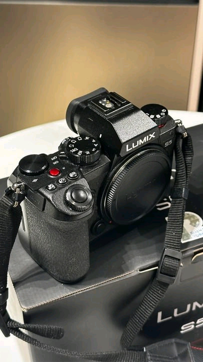 파나소닉 루믹스 SS 미러리스 카메라 20-60mm 렌즈 이미지