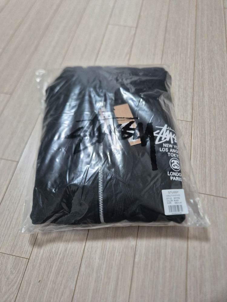 쿨거래시 15만9천택포! 미착용 새제품 정품 스투시 월드투어 기모 후드집업 공용 블랙 L 사이즈 105 이미지