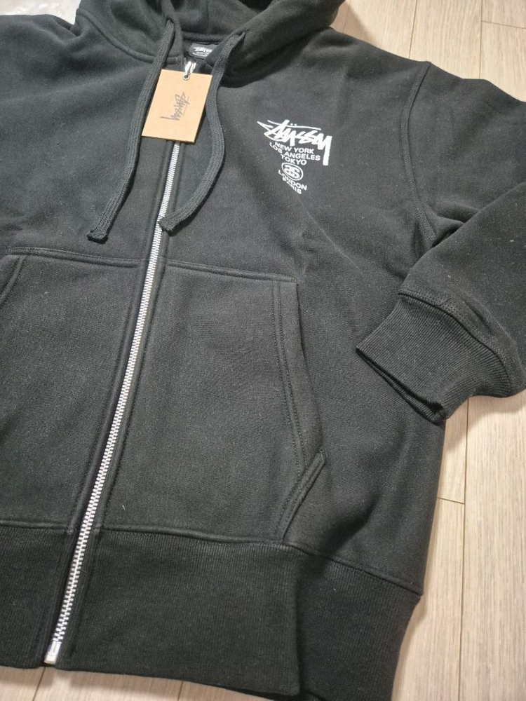쿨거래시 15만9천택포! 미착용 새제품 정품 스투시 월드투어 기모 후드집업 공용 블랙 L 사이즈 105 이미지