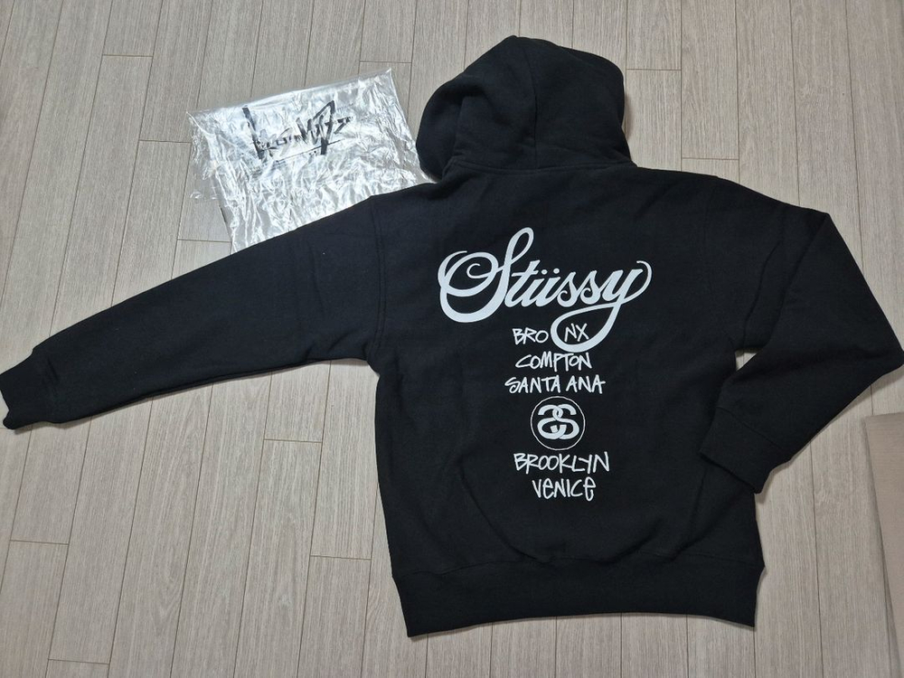 쿨거래시 15만9천택포! 미착용 새제품 정품 스투시 월드투어 기모 후드집업 공용 블랙 L 사이즈 105 이미지