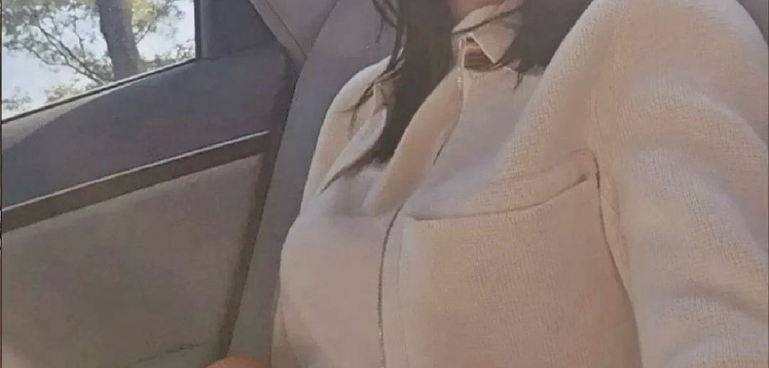 로로피아나니트집업자켓 이미지