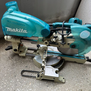 슬라이딩 각도절단기 이미지