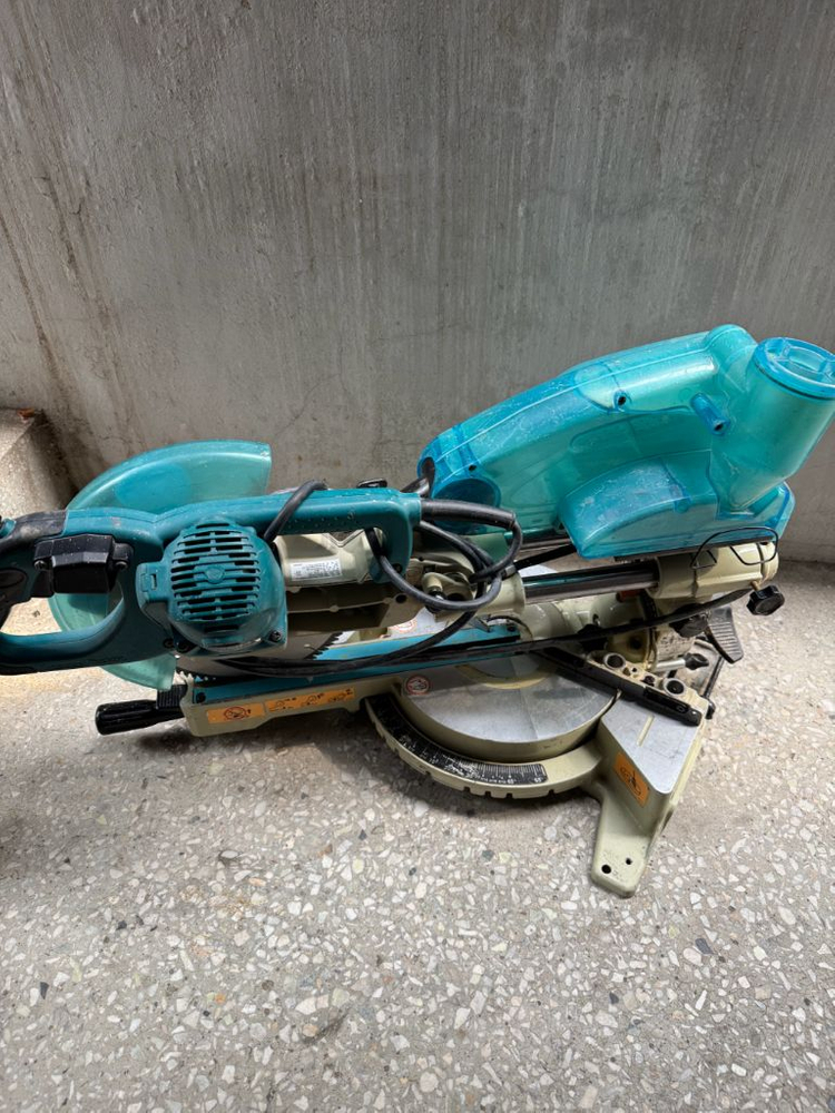 슬라이딩 각도절단기 이미지