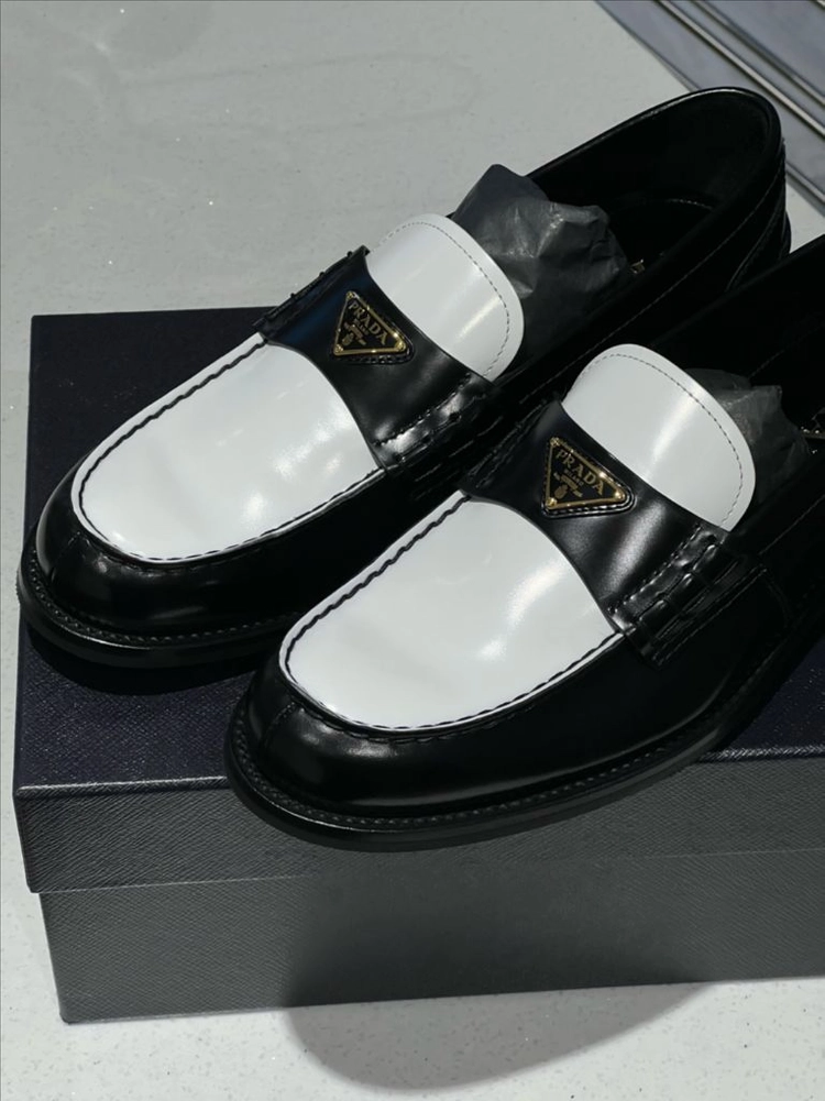프라다 PRADA 브러시드 투톤 로퍼 7.5사이즈 (265-270) 새상품 이미지