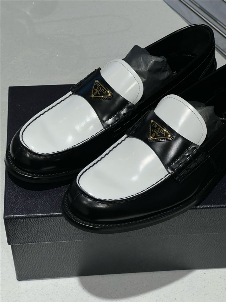 프라다 PRADA 브러시드 투톤 로퍼 7.5사이즈 (265-270) 새상품 이미지